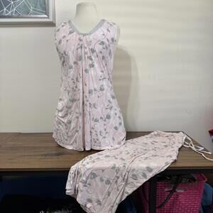 Kenar Women's Pink and Gray Leaf Print Pajama Set - Size M